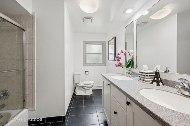 1239 Cambridge Court, Highland Park, IL 60035
