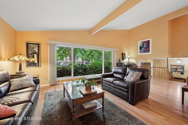 1239 Cambridge Court, Highland Park, IL 60035