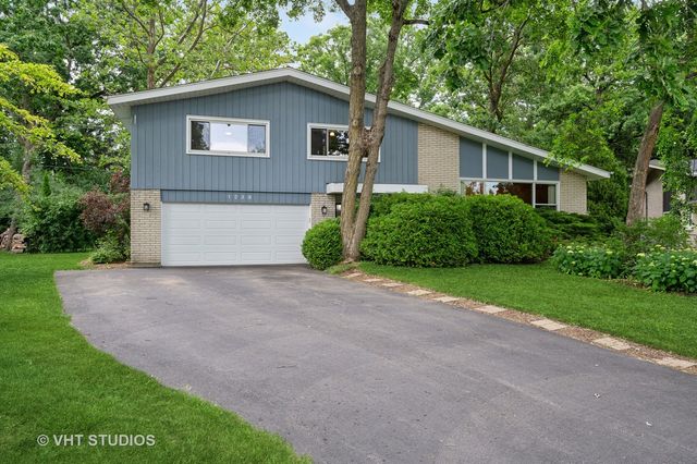1239 Cambridge Court, Highland Park, IL 60035