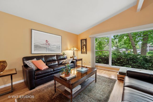 1239 Cambridge Court, Highland Park, IL 60035