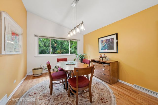 1239 Cambridge Court, Highland Park, IL 60035