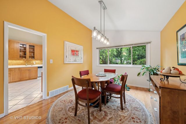 1239 Cambridge Court, Highland Park, IL 60035