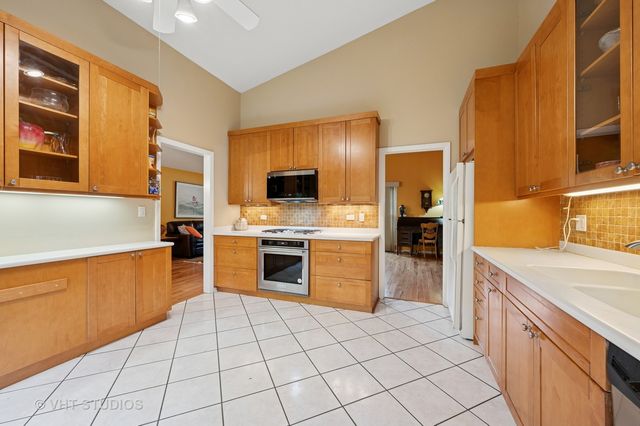 1239 Cambridge Court, Highland Park, IL 60035