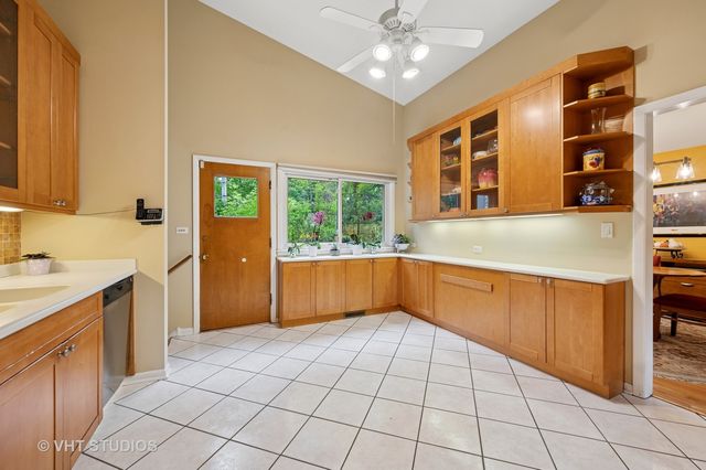 1239 Cambridge Court, Highland Park, IL 60035