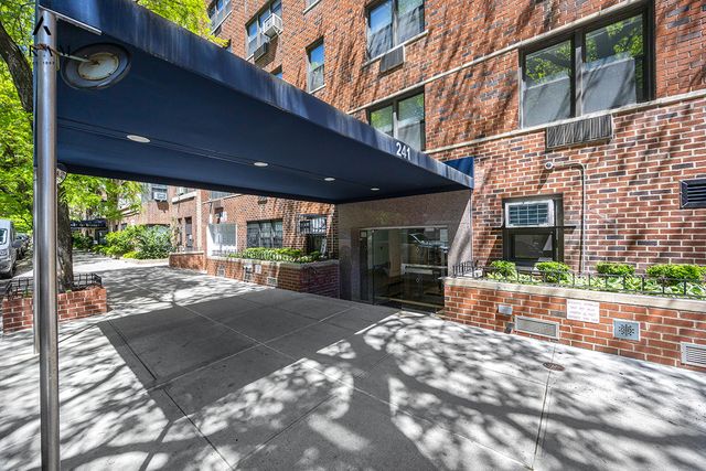 241 E 76th St Apt 4A, New York City, NY 10075