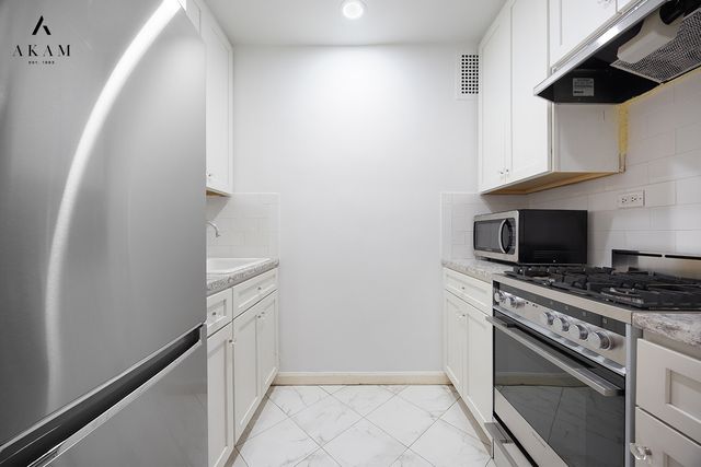241 E 76th St Apt 4A, New York City, NY 10075