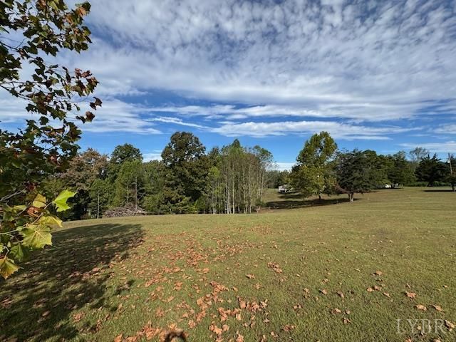 827 Wolf Creek Lane, Appomattox, VA 24522