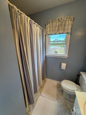 827 Wolf Creek Lane, Appomattox, VA 24522