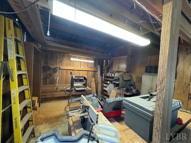 827 Wolf Creek Lane, Appomattox, VA 24522