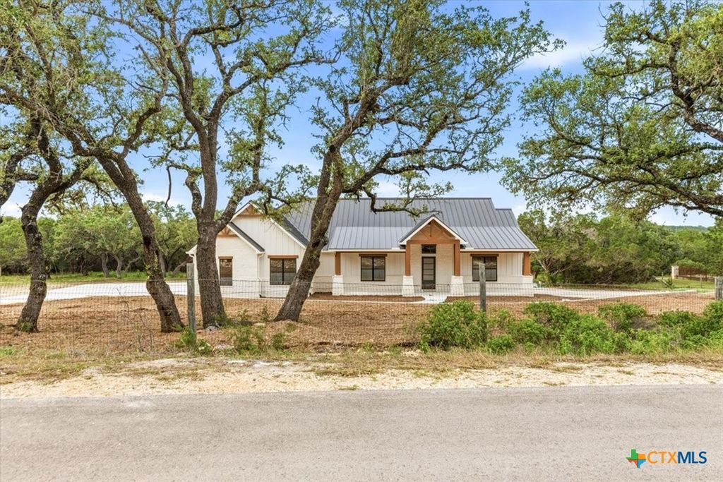 1744 Crossbow Drive, Canyon Lake, TX 78133
