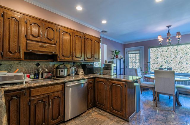 97 Gilmar Lane, Roslyn Heights, NY 11577