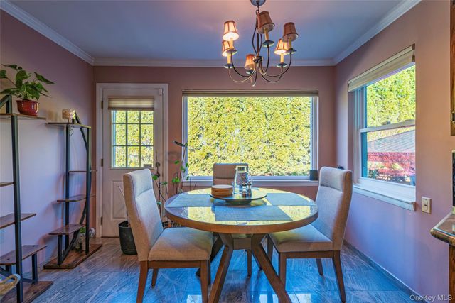 97 Gilmar Lane, Roslyn Heights, NY 11577