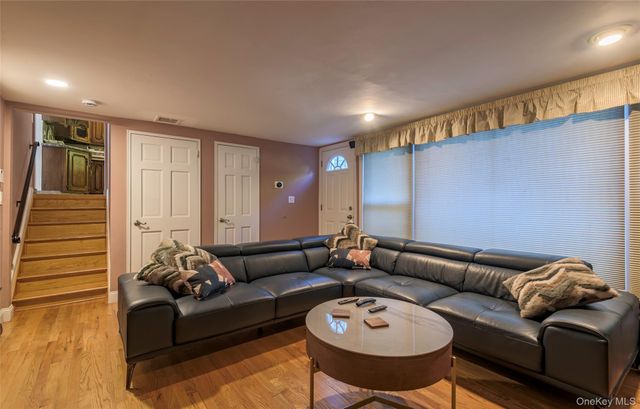 97 Gilmar Lane, Roslyn Heights, NY 11577