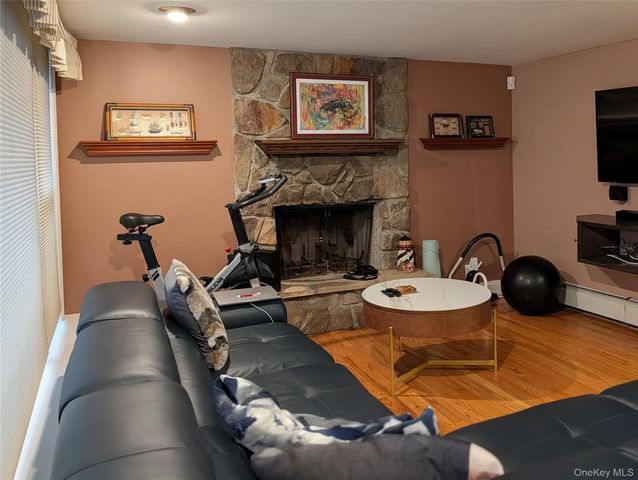 97 Gilmar Lane, Roslyn Heights, NY 11577