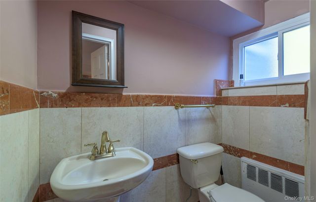 97 Gilmar Lane, Roslyn Heights, NY 11577