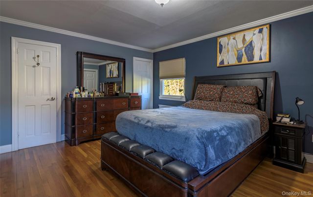 97 Gilmar Lane, Roslyn Heights, NY 11577