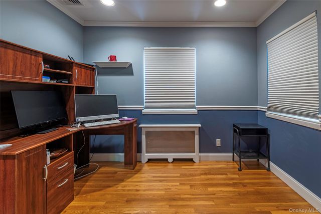 97 Gilmar Lane, Roslyn Heights, NY 11577