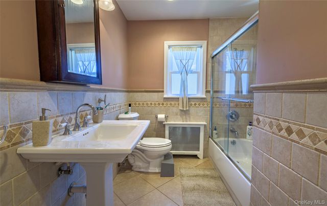 97 Gilmar Lane, Roslyn Heights, NY 11577