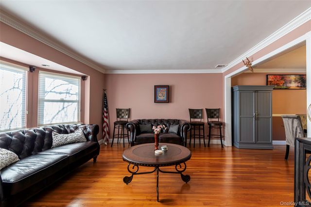 97 Gilmar Lane, Roslyn Heights, NY 11577