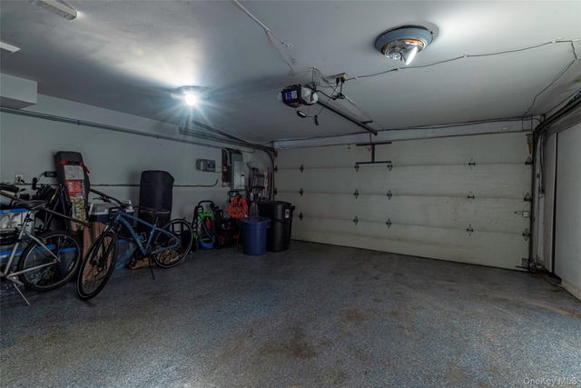 97 Gilmar Lane, Roslyn Heights, NY 11577