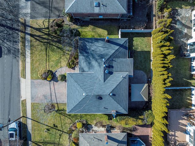 97 Gilmar Lane, Roslyn Heights, NY 11577