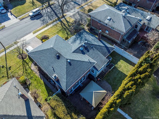 97 Gilmar Lane, Roslyn Heights, NY 11577