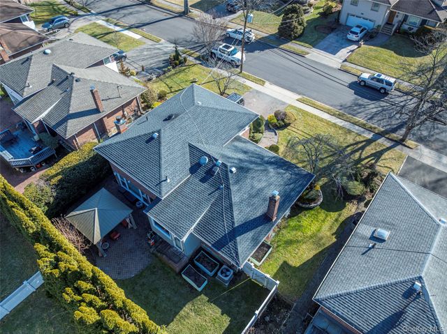 97 Gilmar Lane, Roslyn Heights, NY 11577