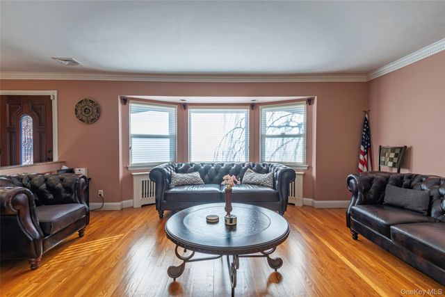 97 Gilmar Lane, Roslyn Heights, NY 11577