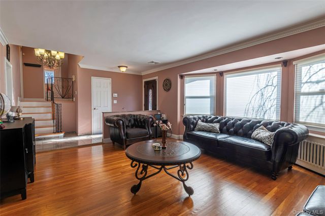 97 Gilmar Lane, Roslyn Heights, NY 11577