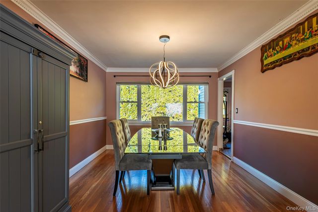 97 Gilmar Lane, Roslyn Heights, NY 11577