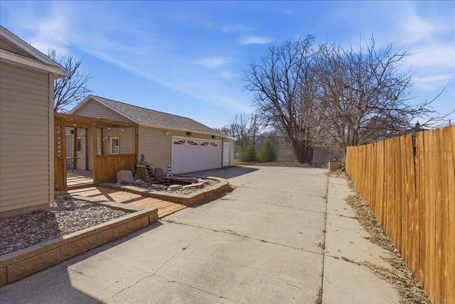 2109 Victory Drive, Cedar Falls, IA 50613