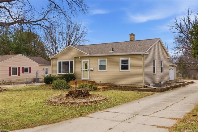 2109 Victory Drive, Cedar Falls, IA 50613