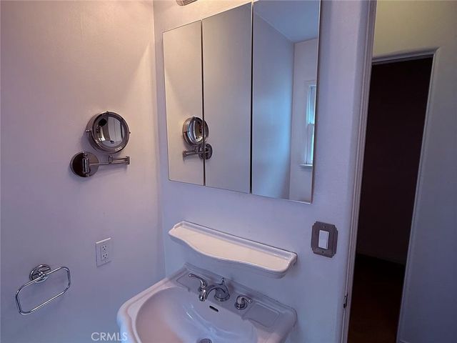 1023 S Stanley Avenue, Los Angeles, CA 90019