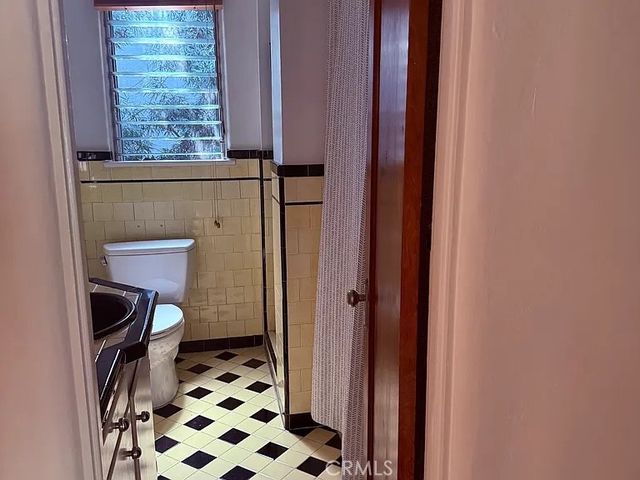 1023 S Stanley Avenue, Los Angeles, CA 90019