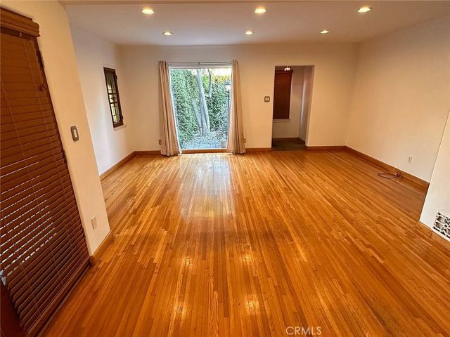 1023 S Stanley Avenue, Los Angeles, CA 90019