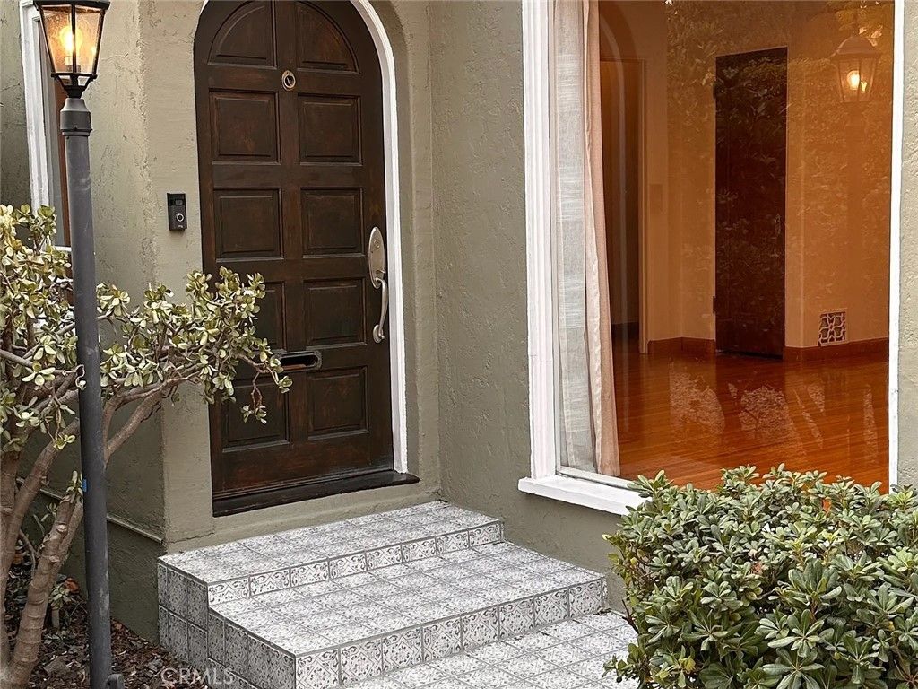 1023 S Stanley Avenue, Los Angeles, CA 90019