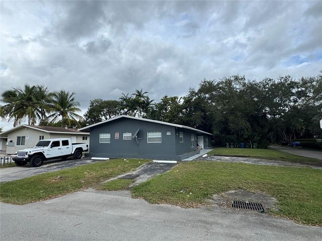 353 SW 19th Ave, Fort Lauderdale, FL 33312