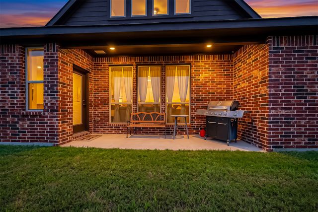 2413 Turning Leaf Lane, Midlothian, TX 76065