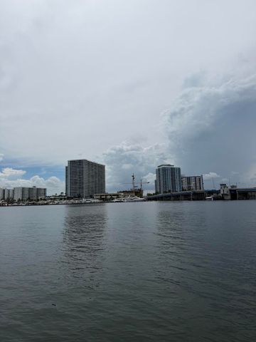 1980 BAY Drive 8, Miami Beach, FL 33141