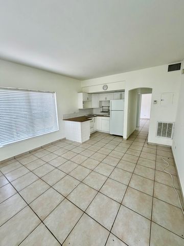1980 BAY Drive 8, Miami Beach, FL 33141