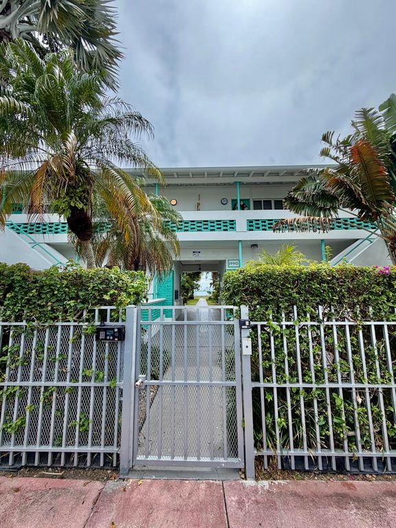 1980 BAY Drive 8, Miami Beach, FL 33141