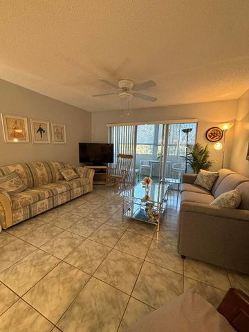 725 Lori Drive 203, Palm Springs, FL 33461