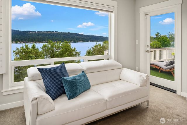 3857 201st Court SE, Sammamish, WA 98075