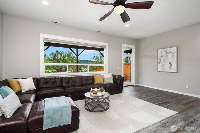 3857 201st Court SE, Sammamish, WA 98075