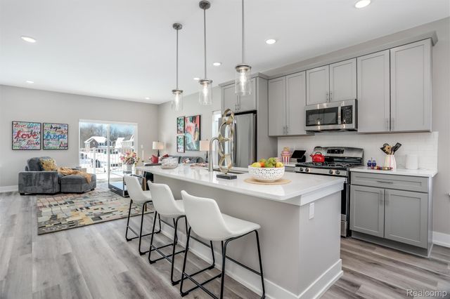 822 Huntley Lane, Troy, MI 48085