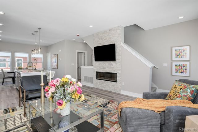 822 Huntley Lane, Troy, MI 48085