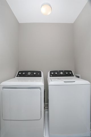 822 Huntley Lane, Troy, MI 48085