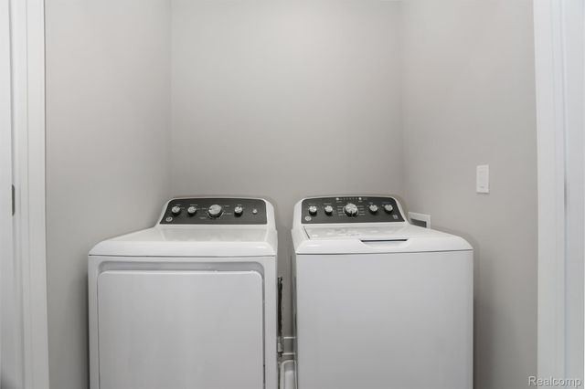 822 Huntley Lane, Troy, MI 48085