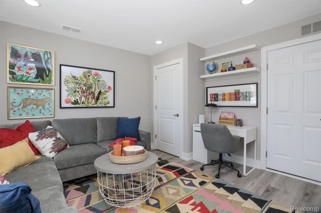 822 Huntley Lane, Troy, MI 48085