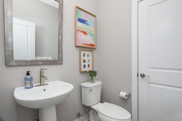 822 Huntley Lane, Troy, MI 48085